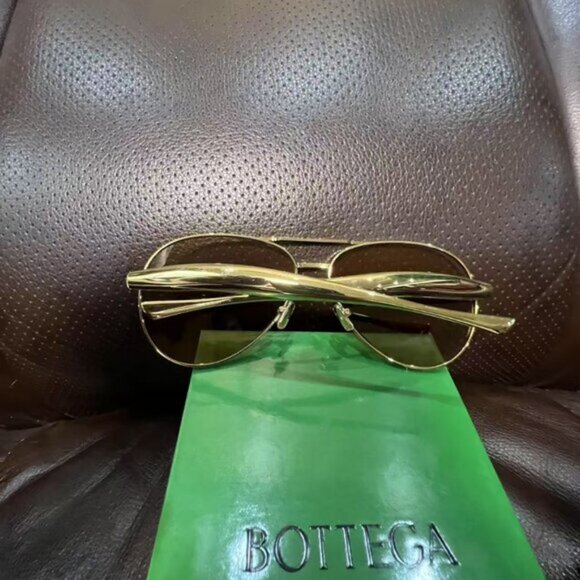Modern Gold Aviator with Brown Tint - Picture 3 of 4